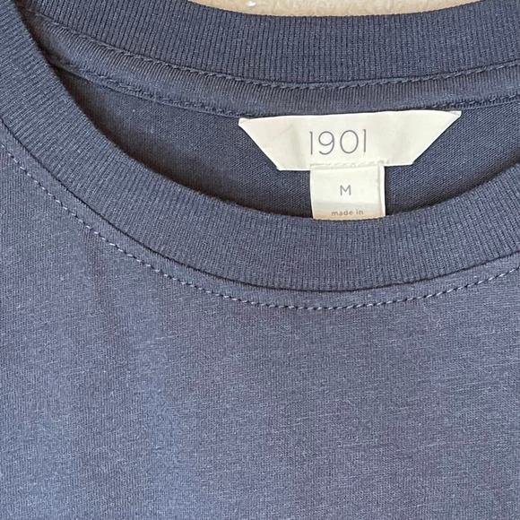 2020 Graphic Historical Year Navy Short Sleeve Crew Neck T Shirt Womens Medium - Picture 5 of 6